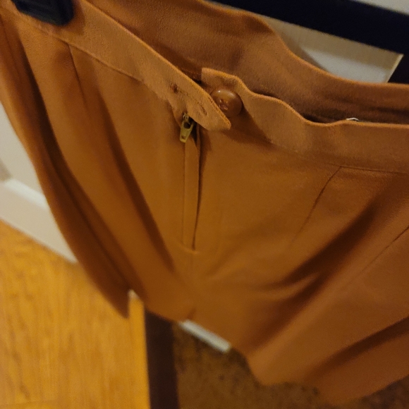 Classy skirt suit - Picture 6 of 7